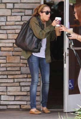 normal_012 - 0 Appearances And Events Candids At Coffee Bean in Toluca Lake May 23 2010