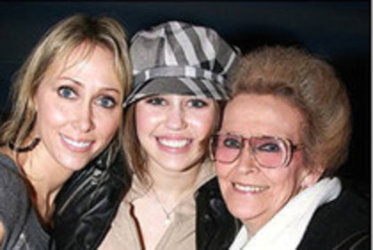  - 0 Poze Diferite Cu Miley And Hannah Montana