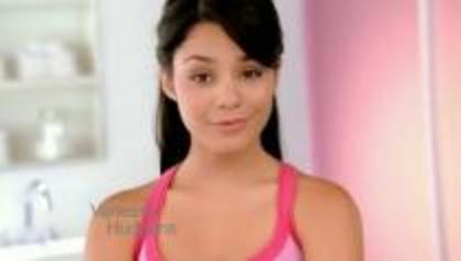UBJQTUBBPURMKQAUBGR - Vanessa Hudgens