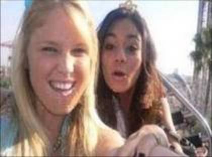 VKFTXSNCUZTLNIIJOTL - Vanessa Hudgens