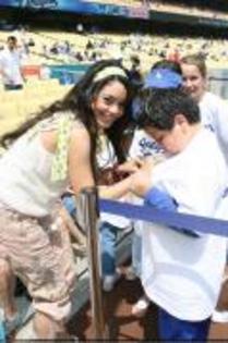 DGHCAZPBQWRFUNKQWHD - Vanessa Hudgens