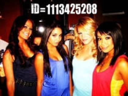 DKGQFUOFVGMJVQNNNLB - Vanessa Hudgens