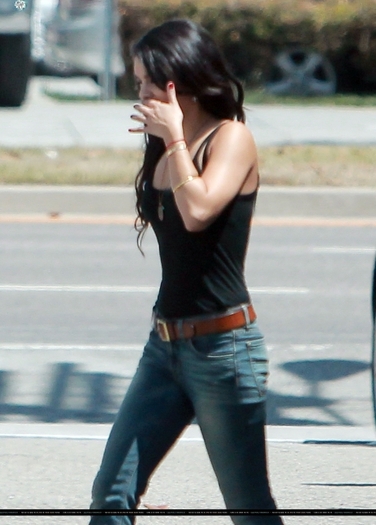 30xgd9g - Vanessa Hudgens