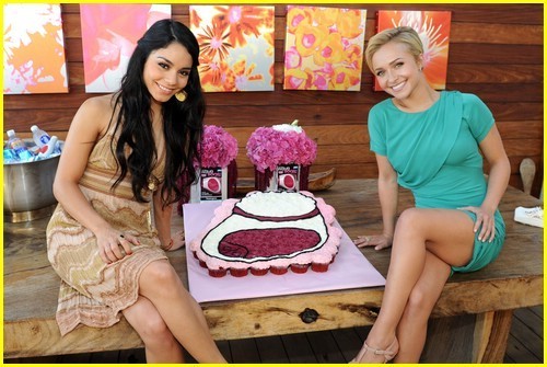 vanessahudgensglobalgiv (3) - Vanessa Hudgens