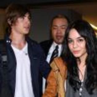 Zac_Efron_1249079428_0 - vanessa si zack