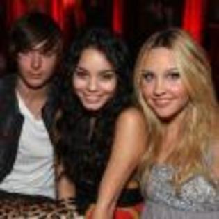 Zac-Efron-1204995722 - vanessa si zack