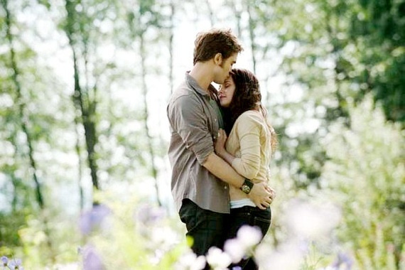 Twilight-Eclipse-Edward-and-Bella-Share-a-Moment-15-2-10-kc