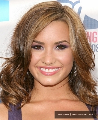 Demi-2010-VH1-Do-Something-Awards-demi-lovato-13977050-327-400 - Demi Lovato at Do Something Awards