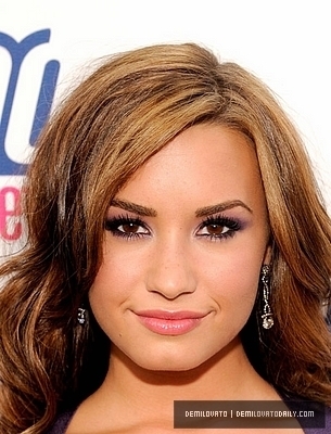 Demi-2010-VH1-Do-Something-Awards-demi-lovato-13977061-305-400 - Demi Lovato at Do Something Awards