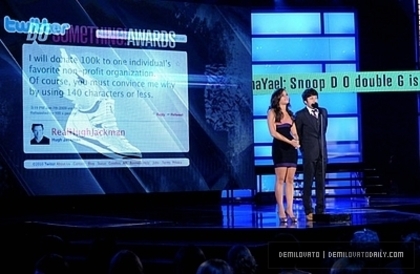 Demi-2010-VH1-Do-Something-Awards-demi-lovato-13977199-400-261 - Demi Lovato at Do Something Awards