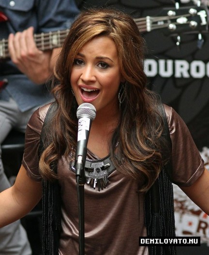 18290514_QNUQWIPWK - Demi Lovato Shop Til You Rock Event in California 2010
