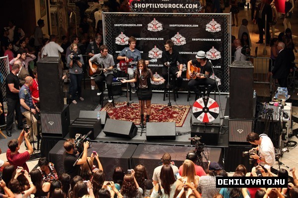 18290531_VMHULKNGD - Demi Lovato Shop Til You Rock Event in California 2010
