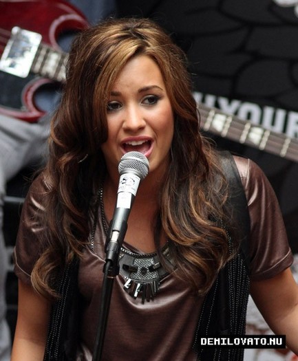 18290535_LXHXDODXP - Demi Lovato Shop Til You Rock Event in California 2010