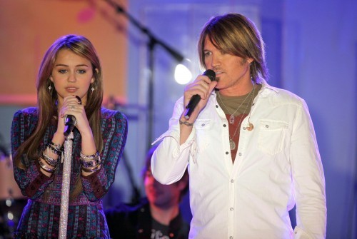 90613T1_CYRUS_B_GR_02-500x335 - miley cool cool cool