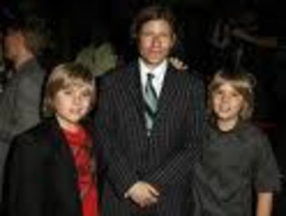 images641798941 - cole si dylan sprouse