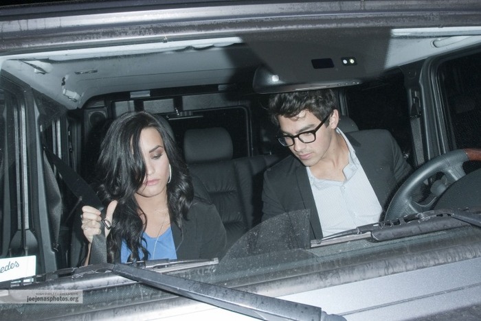 34oqb91 - Demi Lovato and Joe Jonas With Nick Jonas and Nicole Anderson