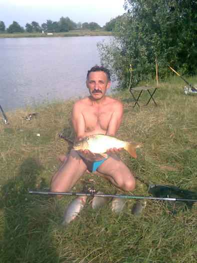 Imagine0417; Ba chear unul de 2,5 Kg....
