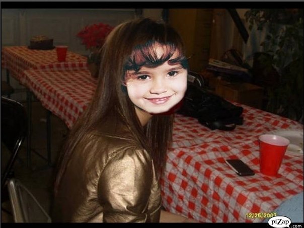 d - Demi Lovato kid