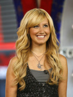 18324700_FEFTHERZP - asley tisdale