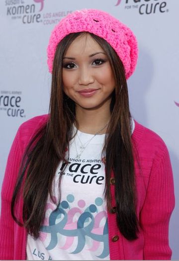 b7o5vdwejg0770e - poze brenda song