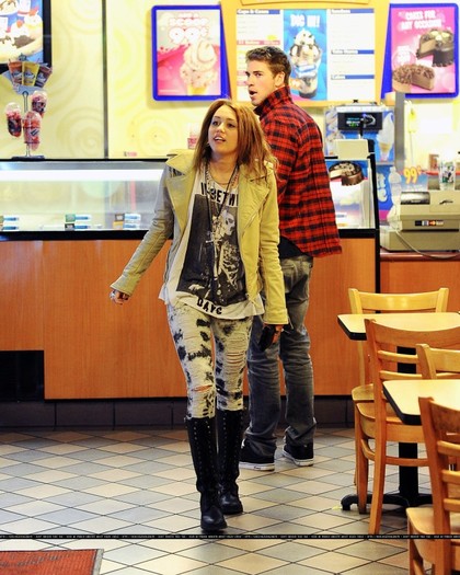 2rzqmie - Toate Pozele Mele Cu Miley Cyrus