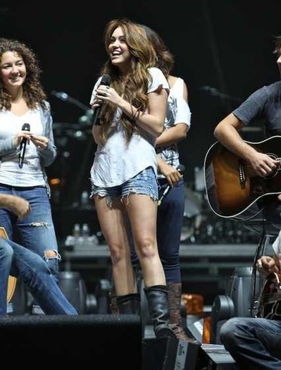 2vv54pd - Toate Pozele Mele Cu Miley Cyrus