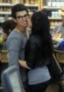 Demi Lovato si Joe Jonas - Demi Lovato