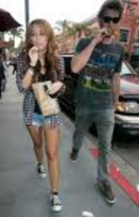 RTUCAUA9EQVCAA1MD8VCA6VFBCUCAF7FNCNCAI94VE9CAOC0BVYCAME55QJCAA1FV38CAGBVHPZCAXD56TOCAF346ISCA4ZBAEPC - miley cyrus