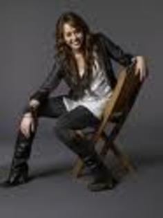 R1593CAZFEKGZC - miley cyrus