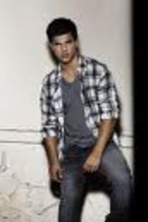 YN0CAX10TRJCAYYMRXXCA6KKMQCCAOEEW3ECAKW4UNNCASGQBROCAIOKJWGCA2211UWCAF6NVS0CA8X1S4XCAYXK3N0CA4H09F5C - Taylor Lautner