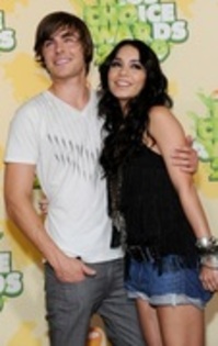 Vanessa Hudgens si Zac Efron - Vanessa Hudgens