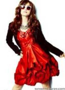 18288381_OWTPTXNPU - demi lovato