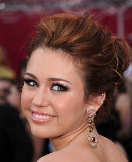 Miley Cyrus (50) - Un album pentru DOUAMISSFANECYRUS