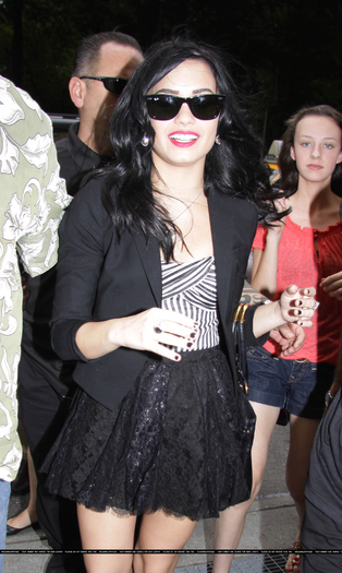 17669134_XGRSDNSUW - Demi Lovato Arriving at hotel in New York City 3