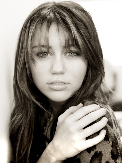 Miley Cyrus (76) - Un album pentru DOUAMISSFANECYRUS