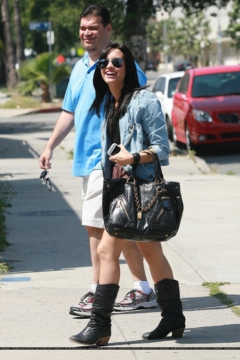 17559875_HSSGYKKMO - Demi Lovato Arriving to a recording studio in North Hollywood