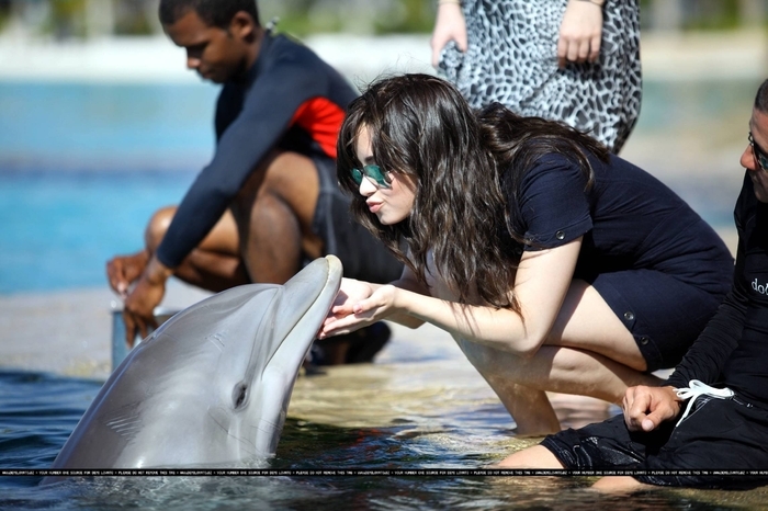 17388615_RBMMXZWOR - Demi Lovato At Atlantis in Paradise Island