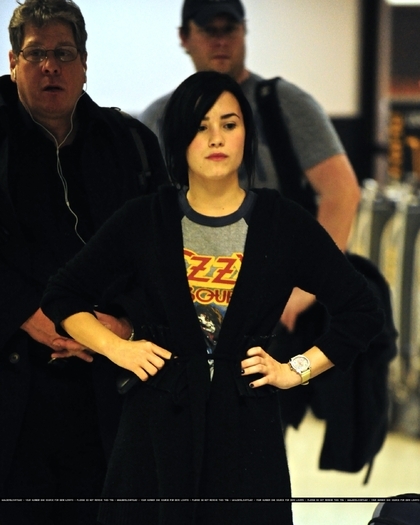 17670584_YINIAFNBQ - Demi Lovato At LAX Airport