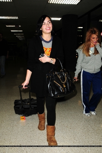 17670616_TBPOAICGT - Demi Lovato At LAX Airport