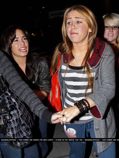 17389448_UHMHAQOHM - Demi Lovato At Restaurant with Miley Cyrus