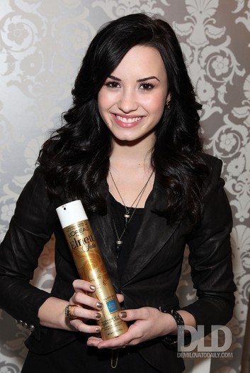 17820444_TZREWVXEC - Demi Lovato HBO Luxury Lounge