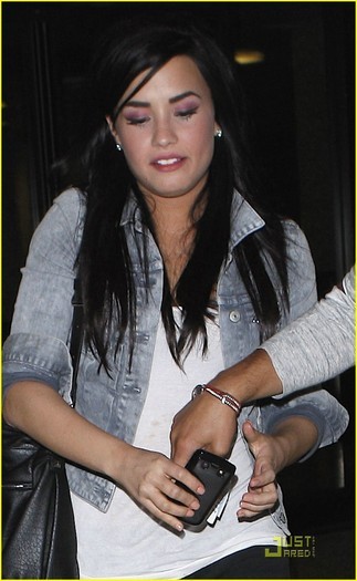 17363682_JPJEOBXIG - Demi Lovato is Heading to Arclight Cinema in Hollywood