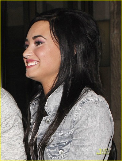 17363686_SYNHICRMR - Demi Lovato is Heading to Arclight Cinema in Hollywood