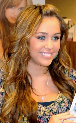 24neakn - Toate Pozele Mele Cu Miley Cyrus