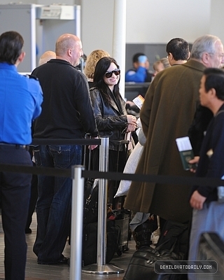 17563037_IKXBYLNIY - Demi Lovato Departing from LAX Airport