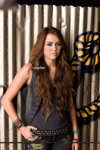 030 - Toate Pozele Mele Cu Miley Cyrus