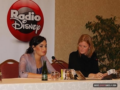 17561671_CWYQNZXSL - Demi Lovato  Press Conference in Chile