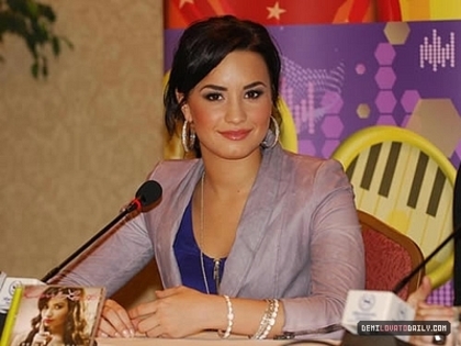 17561673_FZBWTPTAA - Demi Lovato  Press Conference in Chile