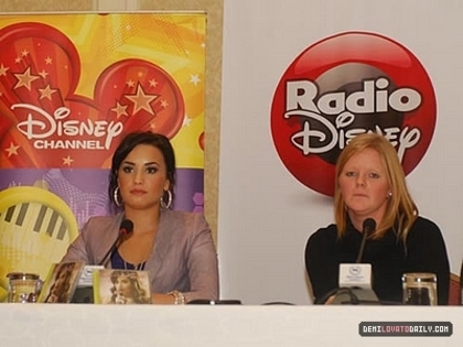 17561680_NOQYUPAQI - Demi Lovato  Press Conference in Chile