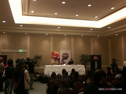 17561704_PDKJMQWQV - Demi Lovato  Press Conference in Chile